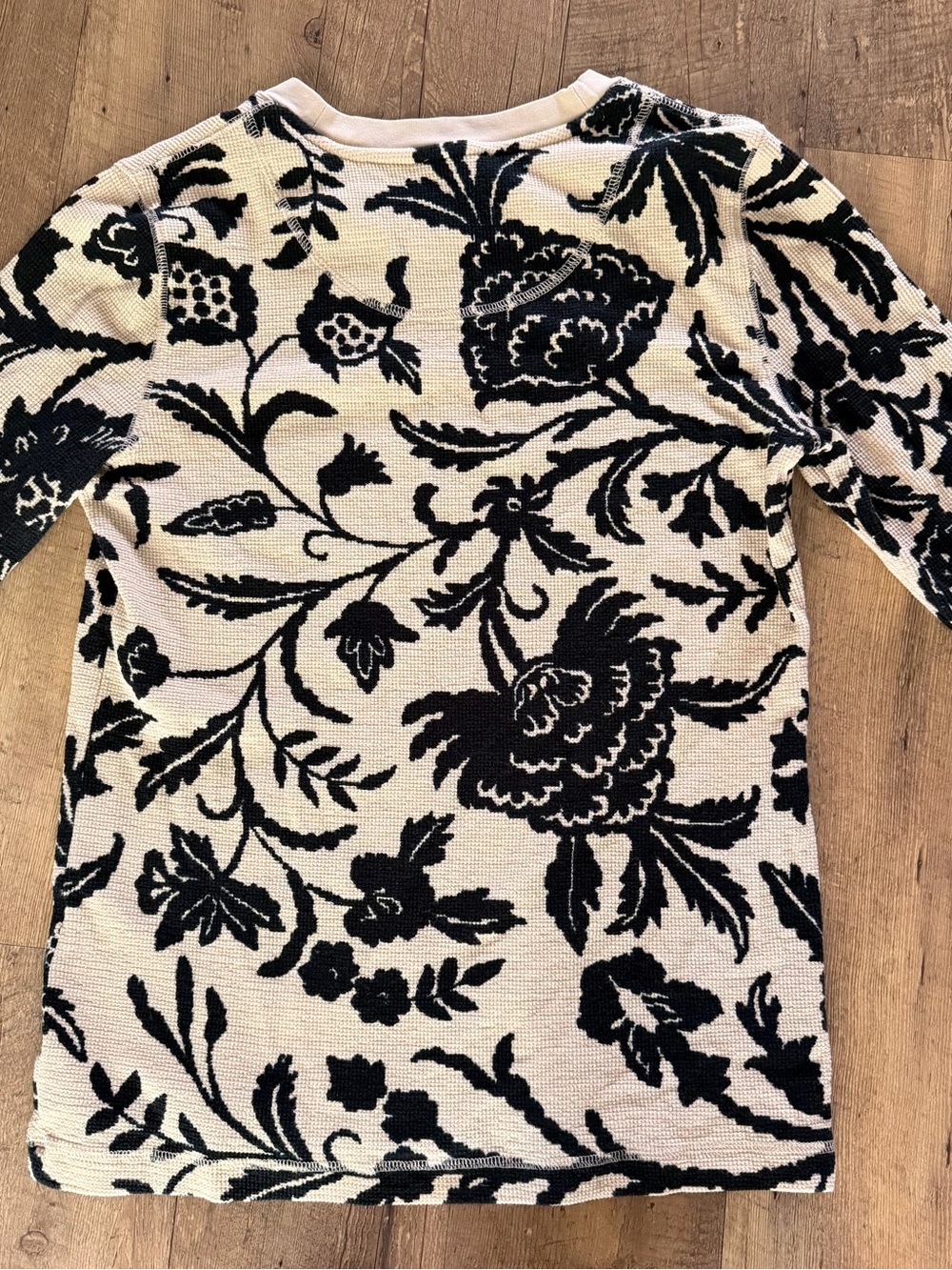 Sundance Floral Waffle Knit Thermal Top Snap Button Cuff Ivory Black Large Boho - Picture 4 of 6